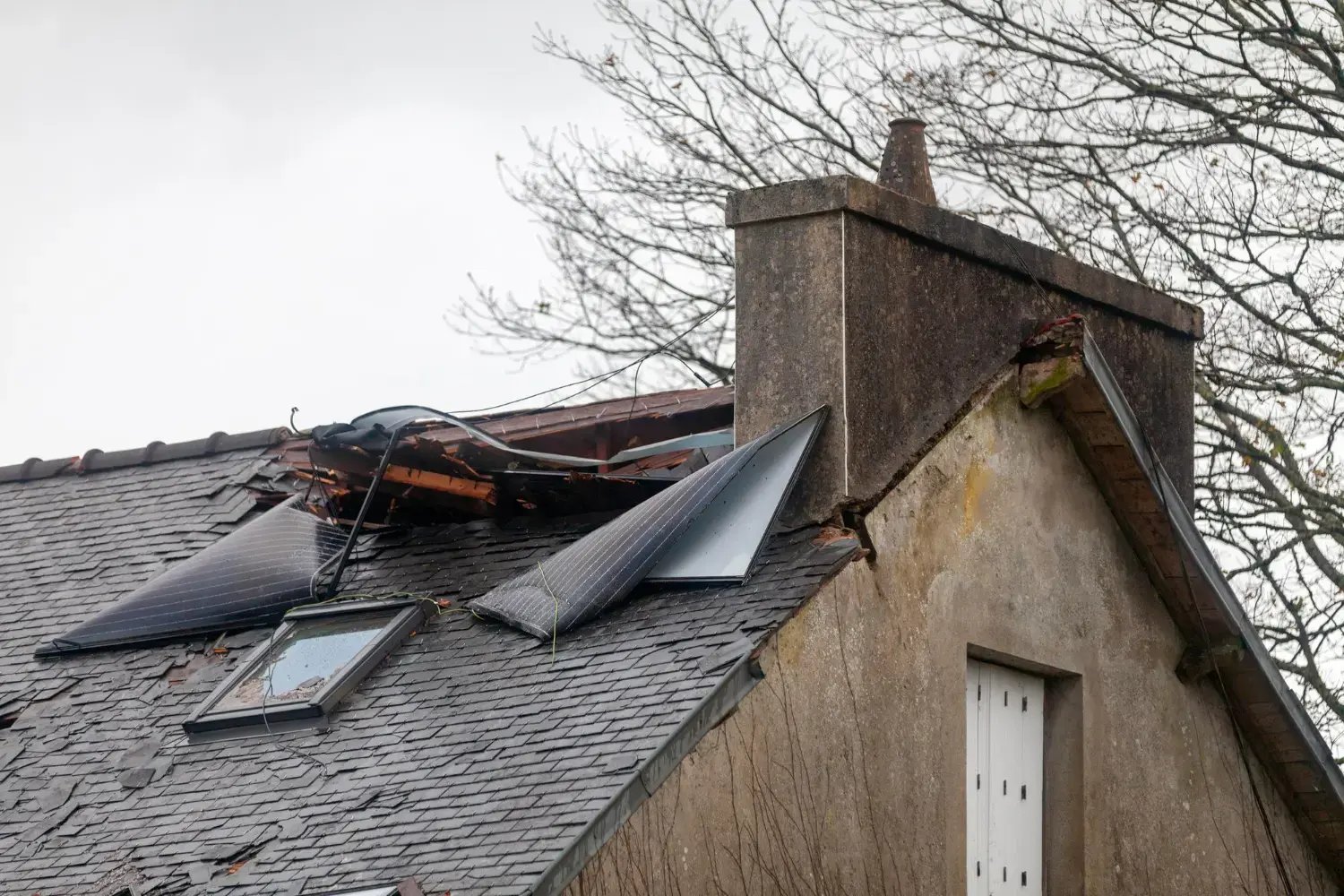 air-uk-roof-damage-2